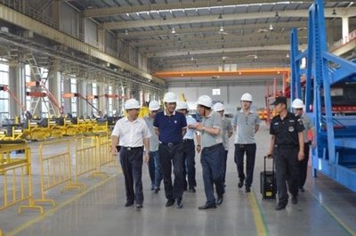 中國汽車工業(yè)協(xié)會副秘書葉盛基長蒞臨大連專用車產(chǎn)業(yè)園